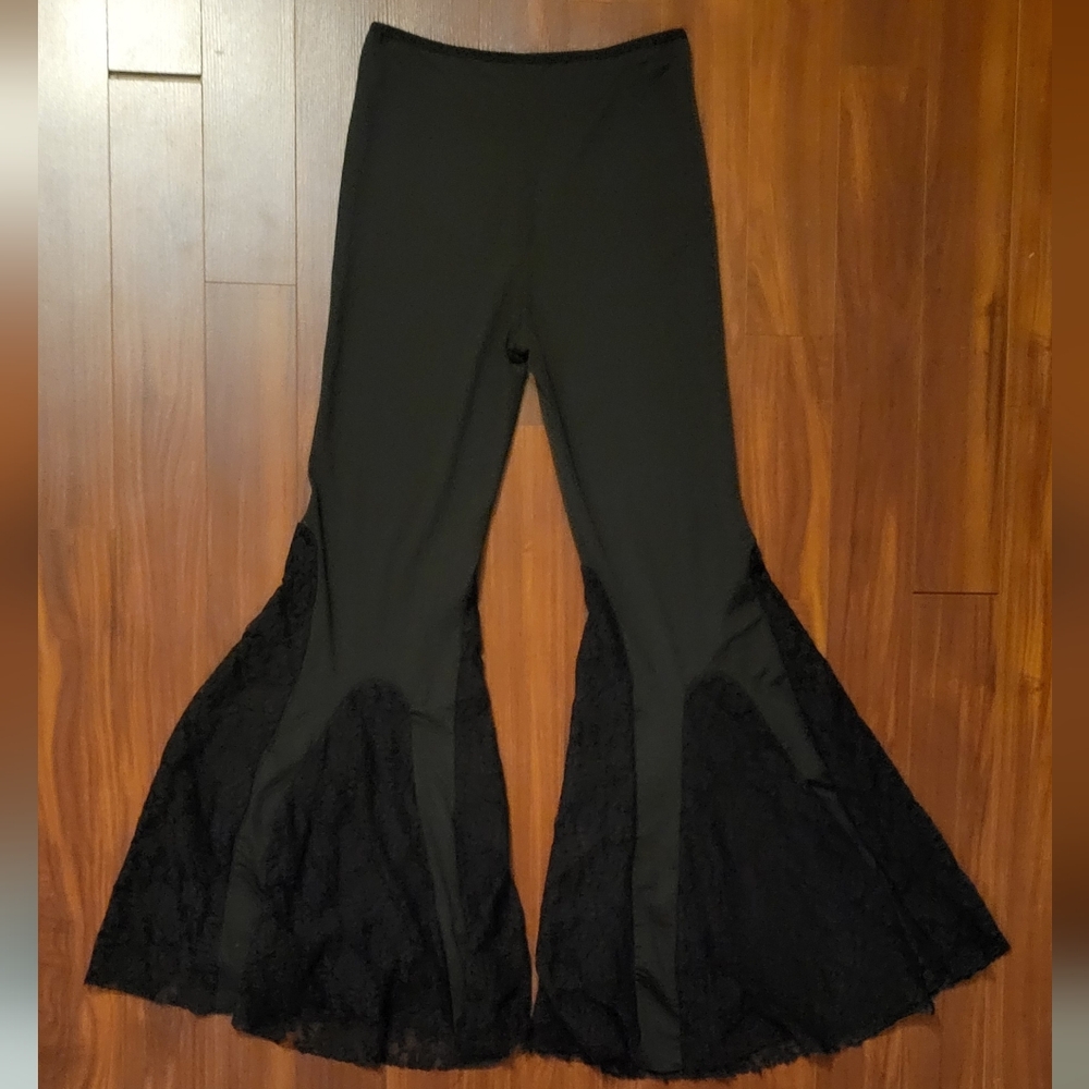 Gothic Flare Lace High Waist Leggings - Picture 2 of 8